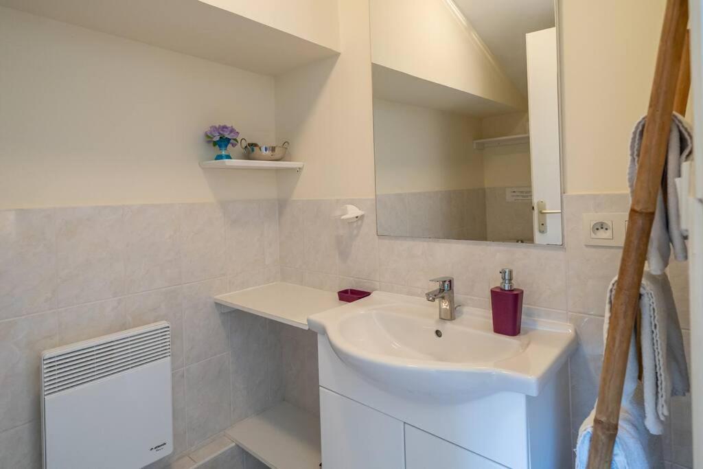 Gites Le Bois Berranger Saint-Urbain  Exterior photo